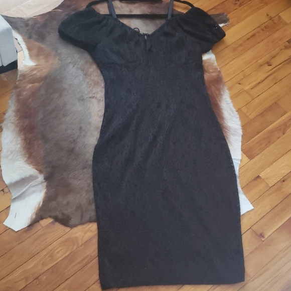 Lace Silhouette Dress - Picture 1 of 4